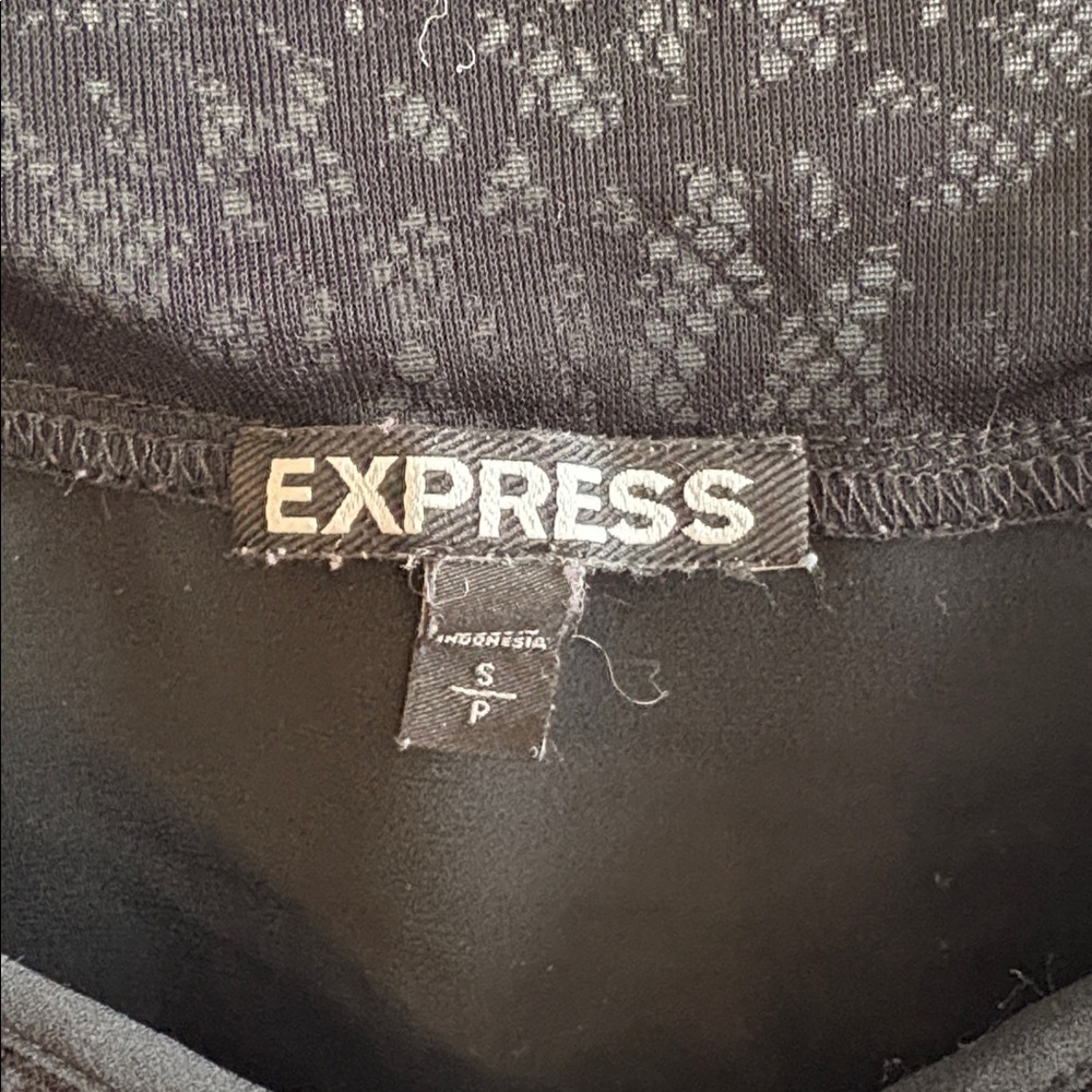 Express Y2K off the shoulder short sleeved lace top - Picture 2 of 7